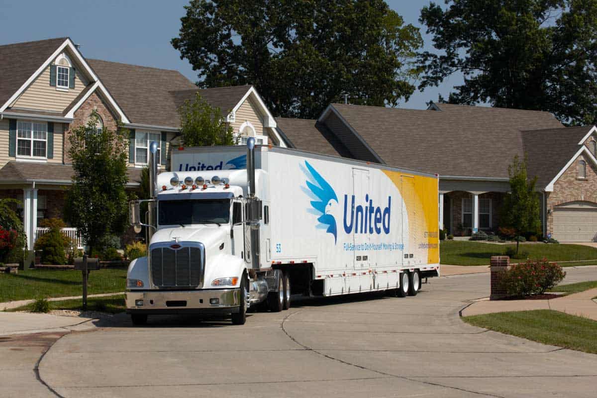 Active modern united moving truck